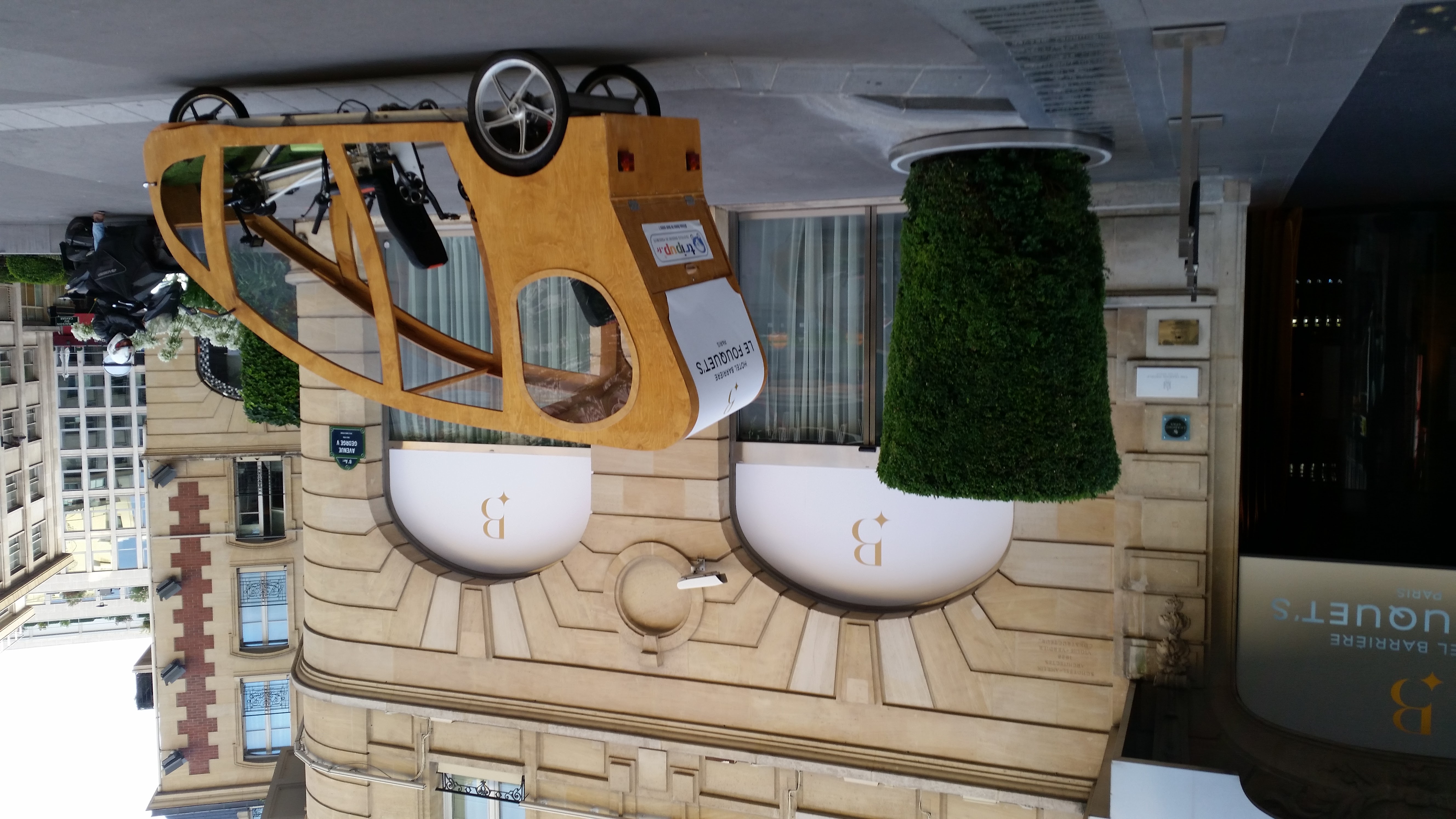 L’Hôtel Barrière Le Fouquet's location d'un tricycar