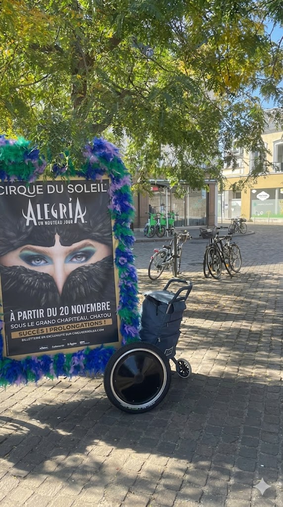 Opération Cirque du Soleil : 1 vélo + 1 remorque publicitaire