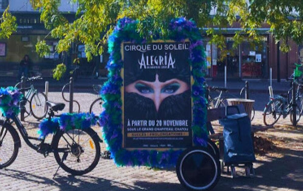 Opération Cirque du Soleil : 1 vélo + 1 remorque publicitaire
