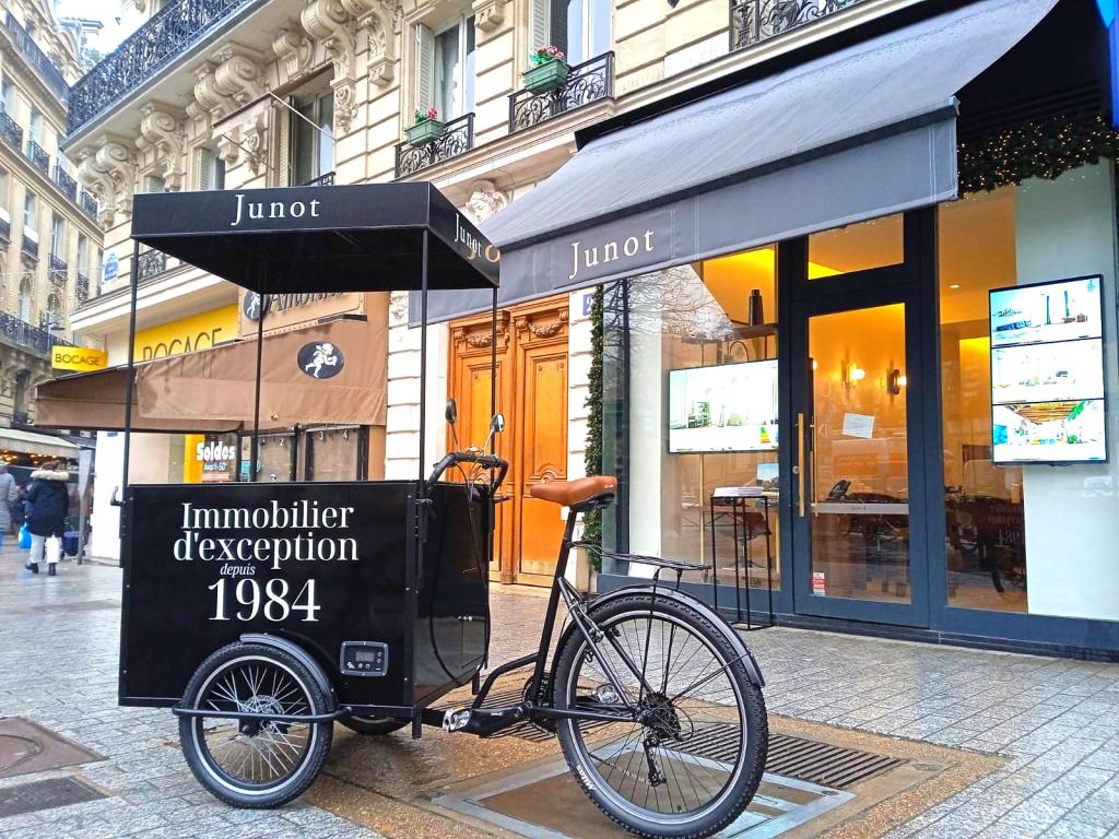Triporteur comptoir Junot Immobilier