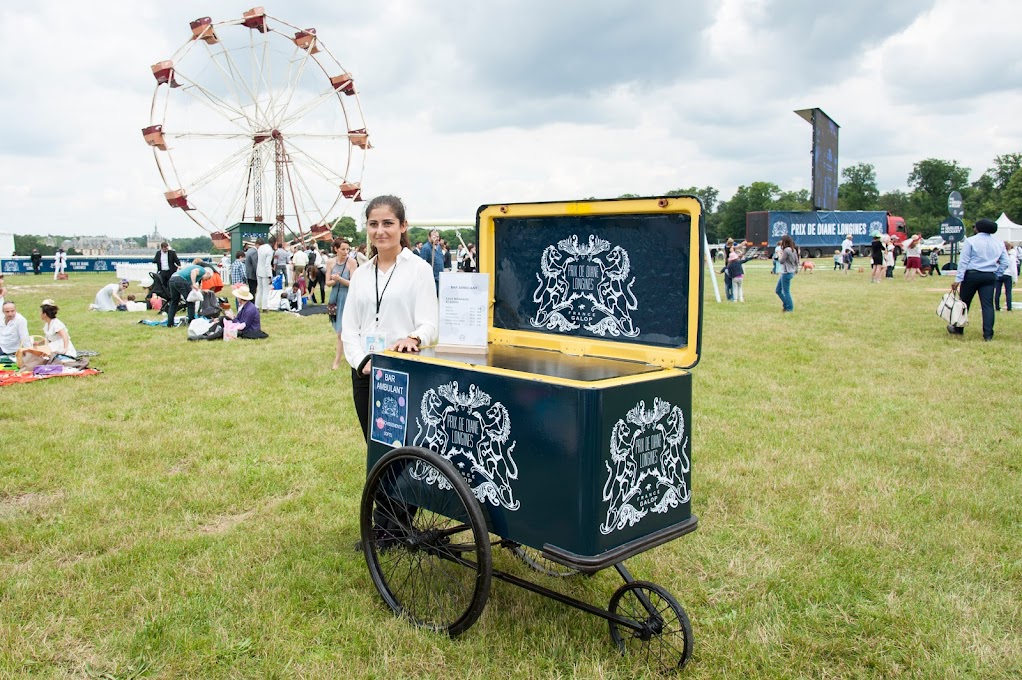 Location de Chariot rétro de La Poste Revisités pour le Grand Prix de Diane