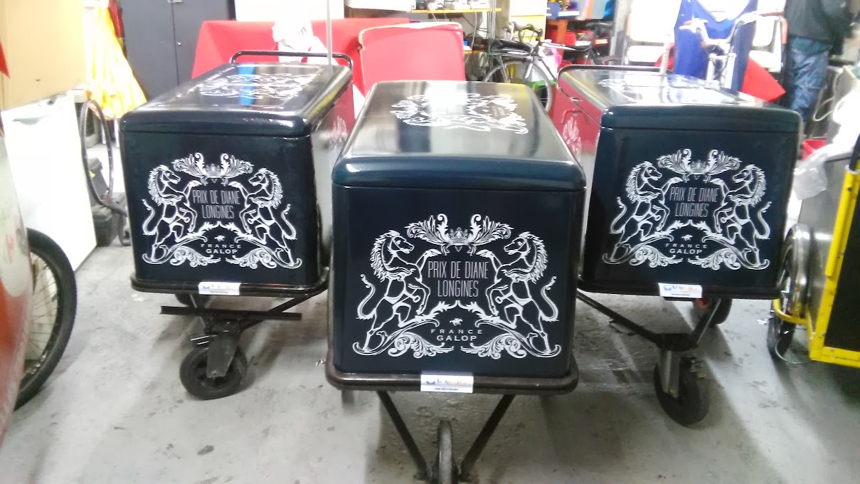 Location de Chariot rétro de La Poste Revisités pour le Grand Prix de Diane