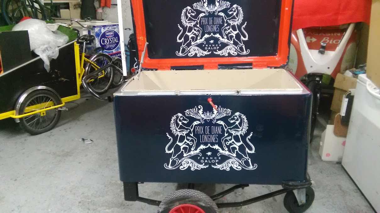 Location de Chariot rétro de La Poste Revisités pour le Grand Prix de Diane