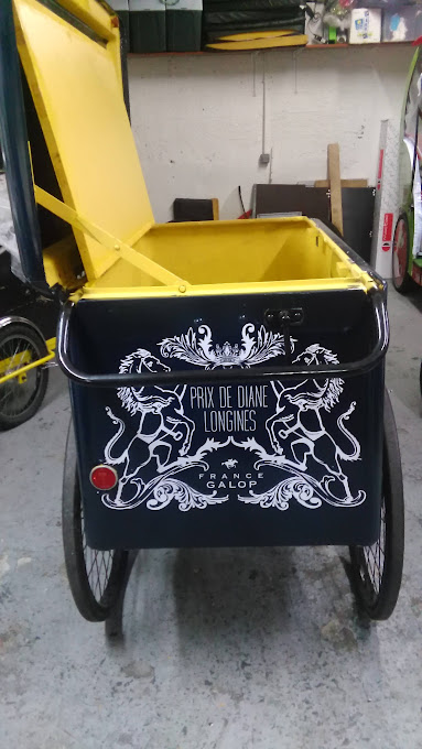 Location de Chariot rétro de La Poste Revisités pour le Grand Prix de Diane