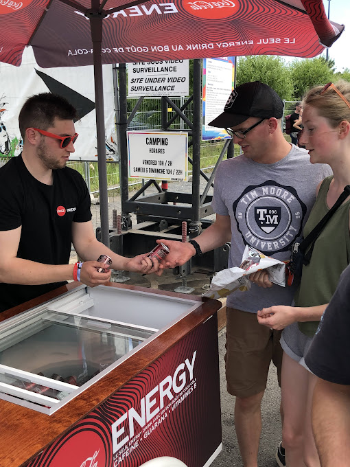 Coca-Cola Energy : Lancement de la Tournée Estivale en Chariot Rétro Réfrigérée