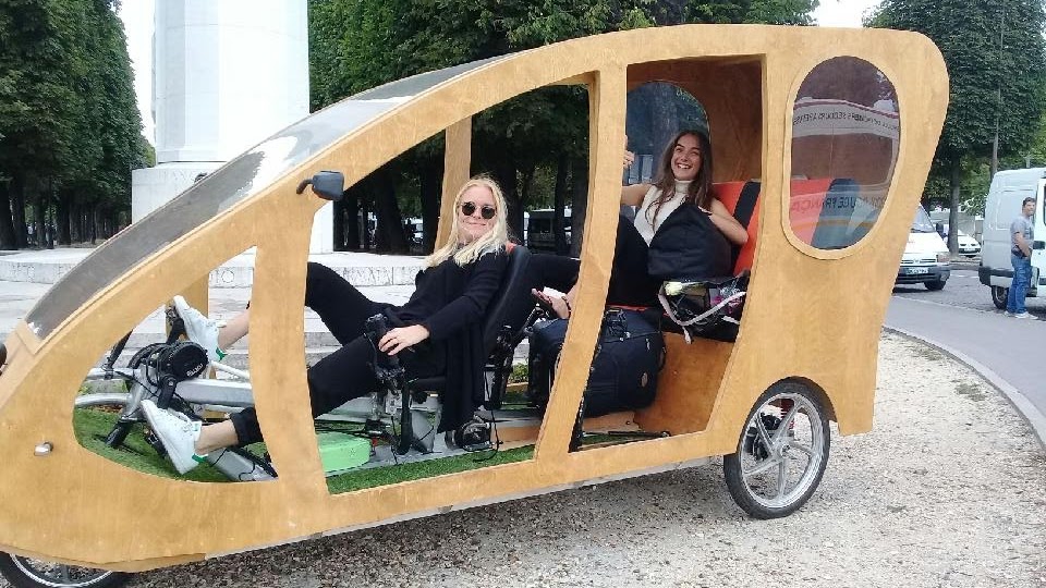 L’Hôtel Barrière Le Fouquet's location d'un tricycar